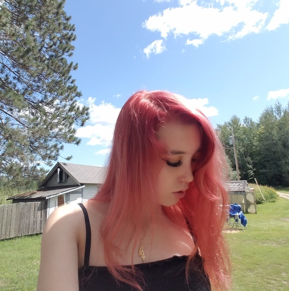 Meet your Posher, Hannah - Picture 1 of 1